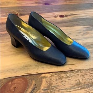 Never worn vintage Pancaldi pumps. Size 5
